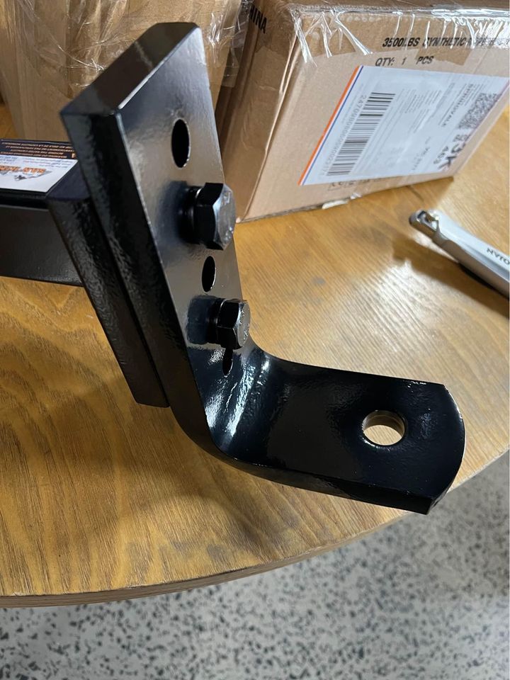 Drop down tow hitch